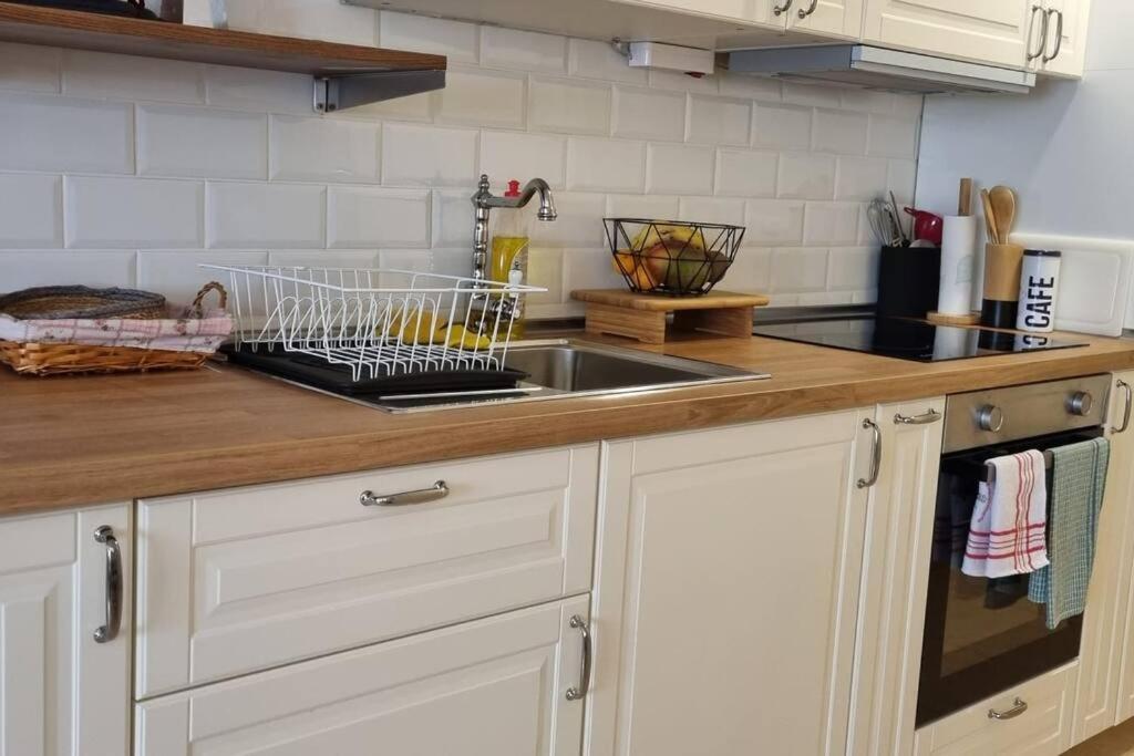 קורלחו Appartamento Bouganville Con Terrazza E Piscina מראה חיצוני תמונה