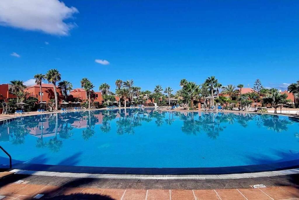 קורלחו Appartamento Bouganville Con Terrazza E Piscina מראה חיצוני תמונה