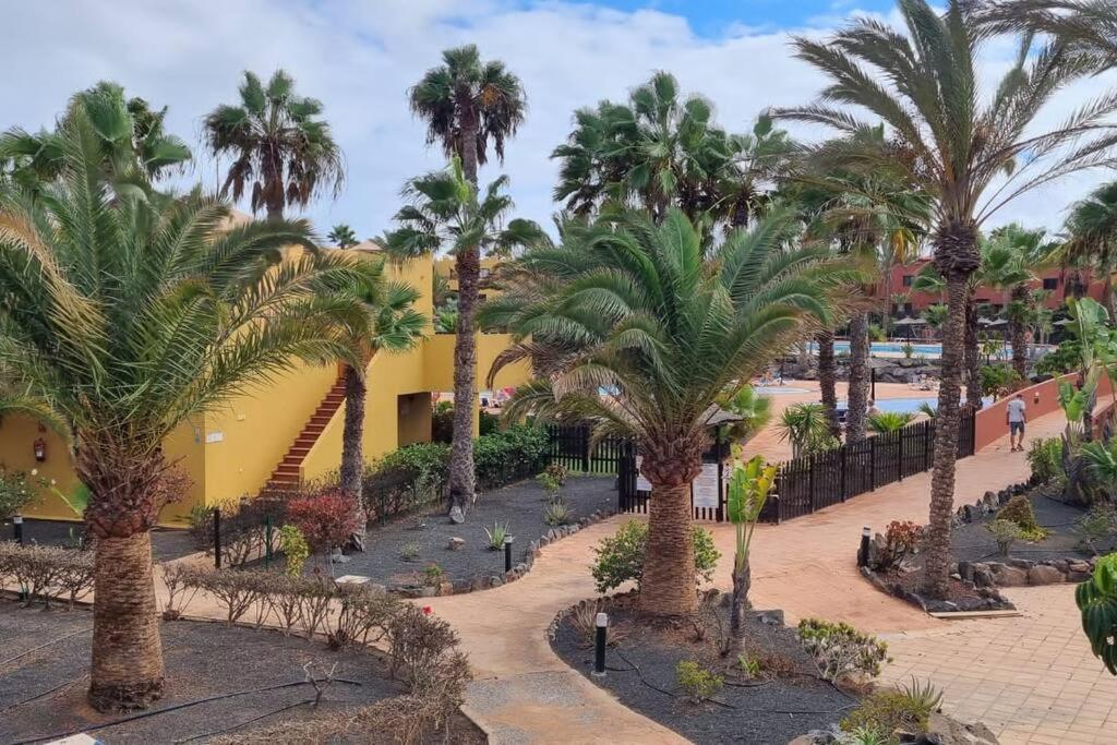 קורלחו Appartamento Bouganville Con Terrazza E Piscina מראה חיצוני תמונה